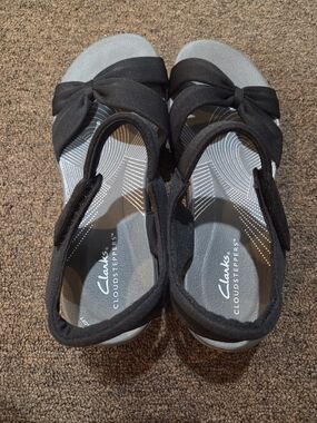 Clarks Cloudsteppers Girls' Black Bow Sandals